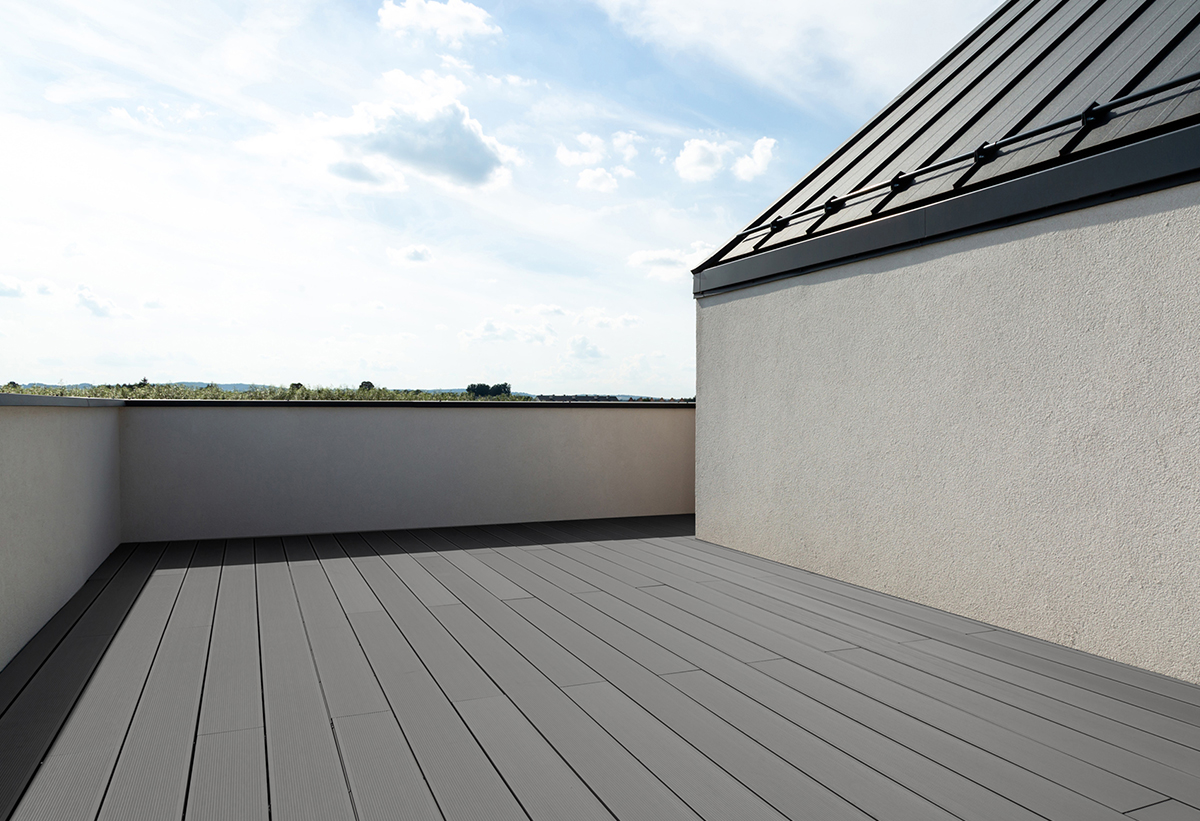 Απεικονίζεται το deck τοποθετημένο σε ένα χώρο.